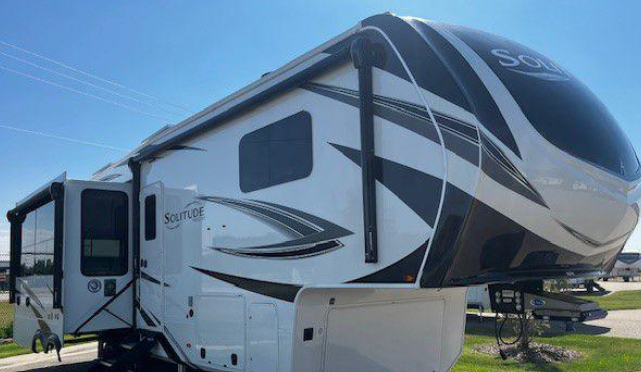 2025 SOLITUDE 380FL